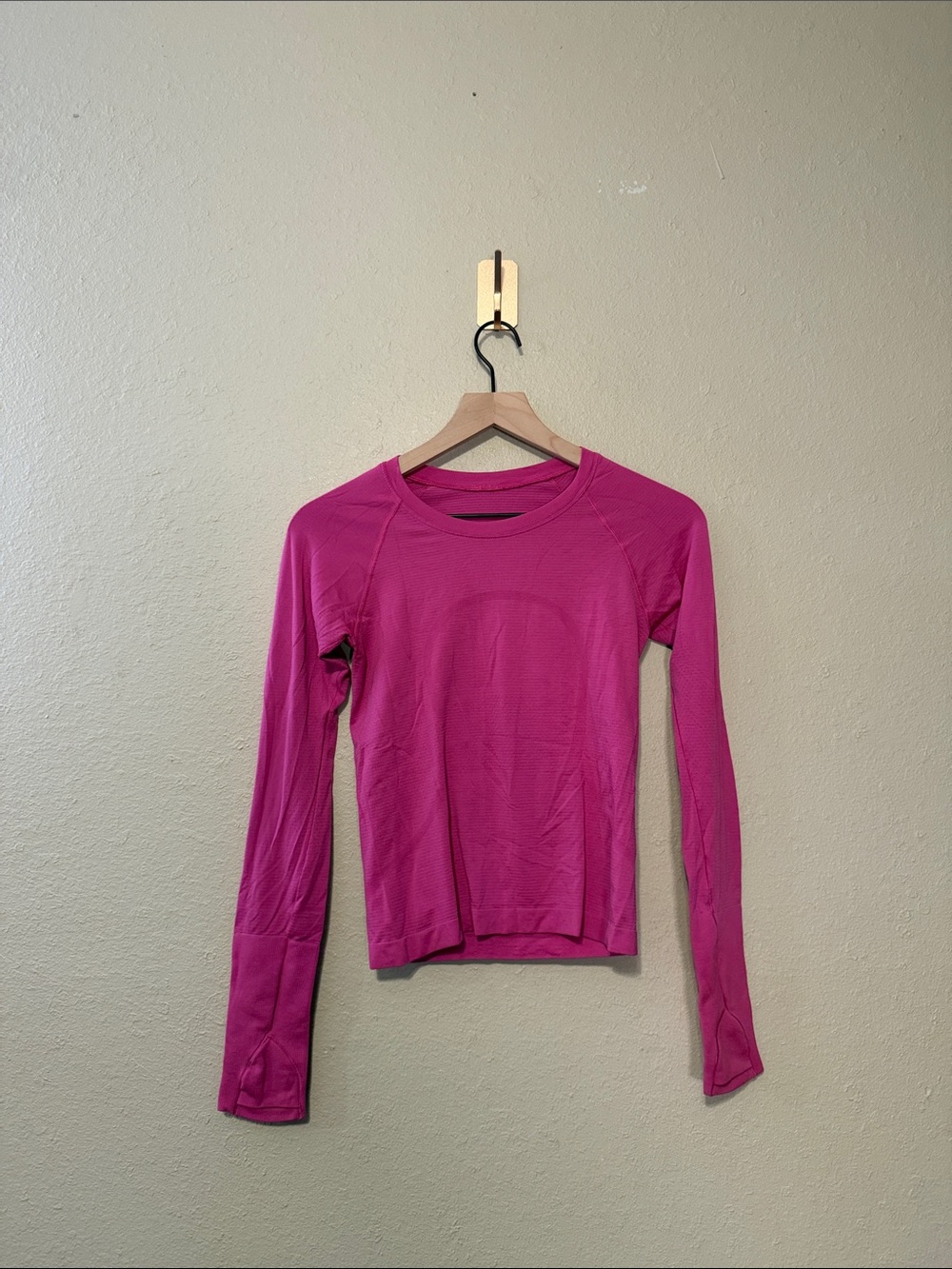 Lululemon swiftly top size 4 bright pink